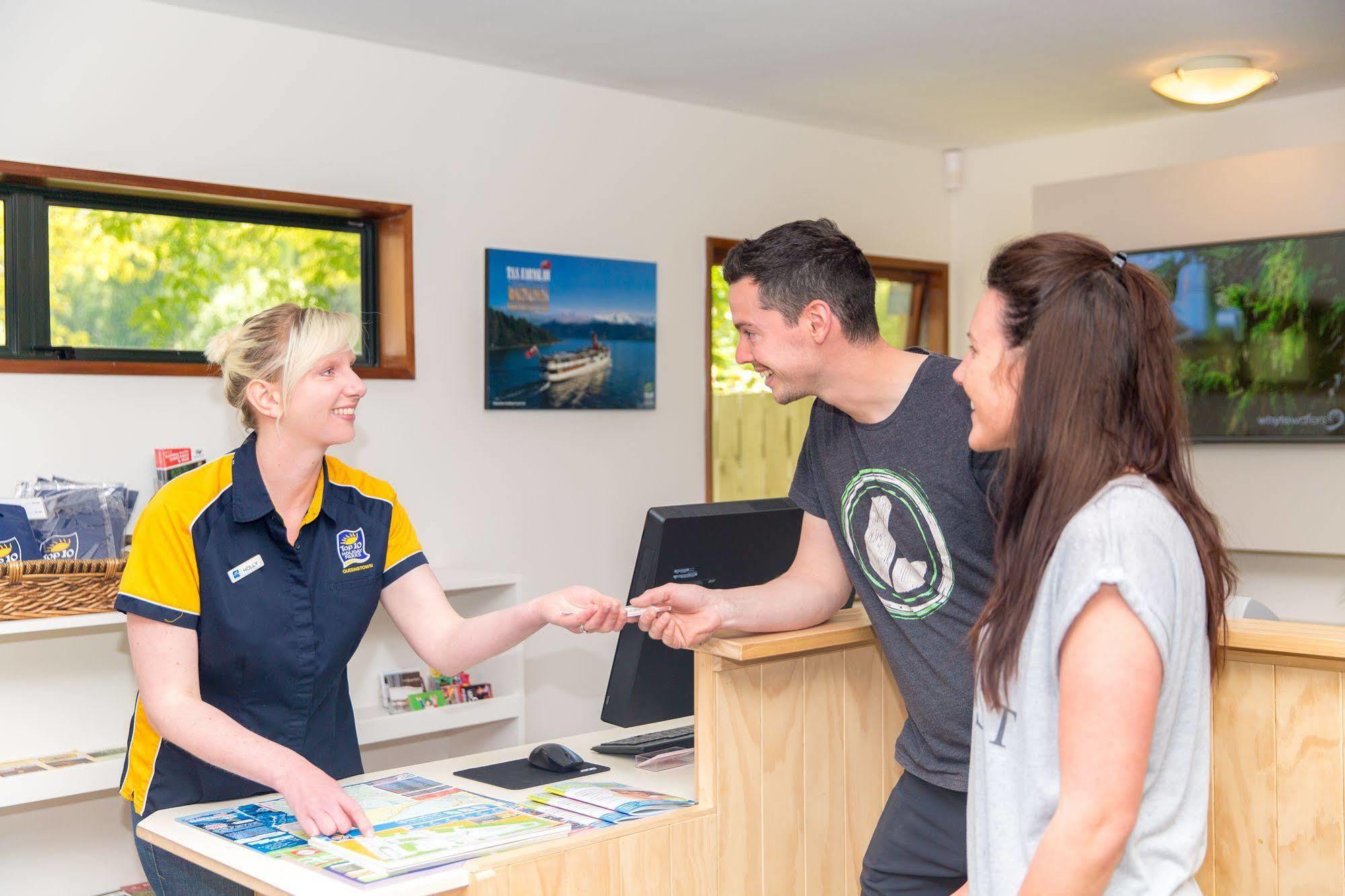 Queenstown Top 10 Holiday Park ภายนอก รูปภาพ